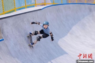 中国轮滑(滑板)公开赛宁波开赛 延续奥运滑板热