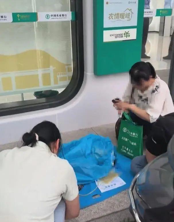 患病老人被要求本人到场取钱时死亡，农行株洲支行最新回应：向逝者致以沉痛哀悼  第2张