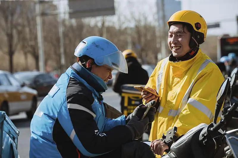 地方政策和平台要求相左	，外卖员要不要健康证这事到底听谁的  第5张