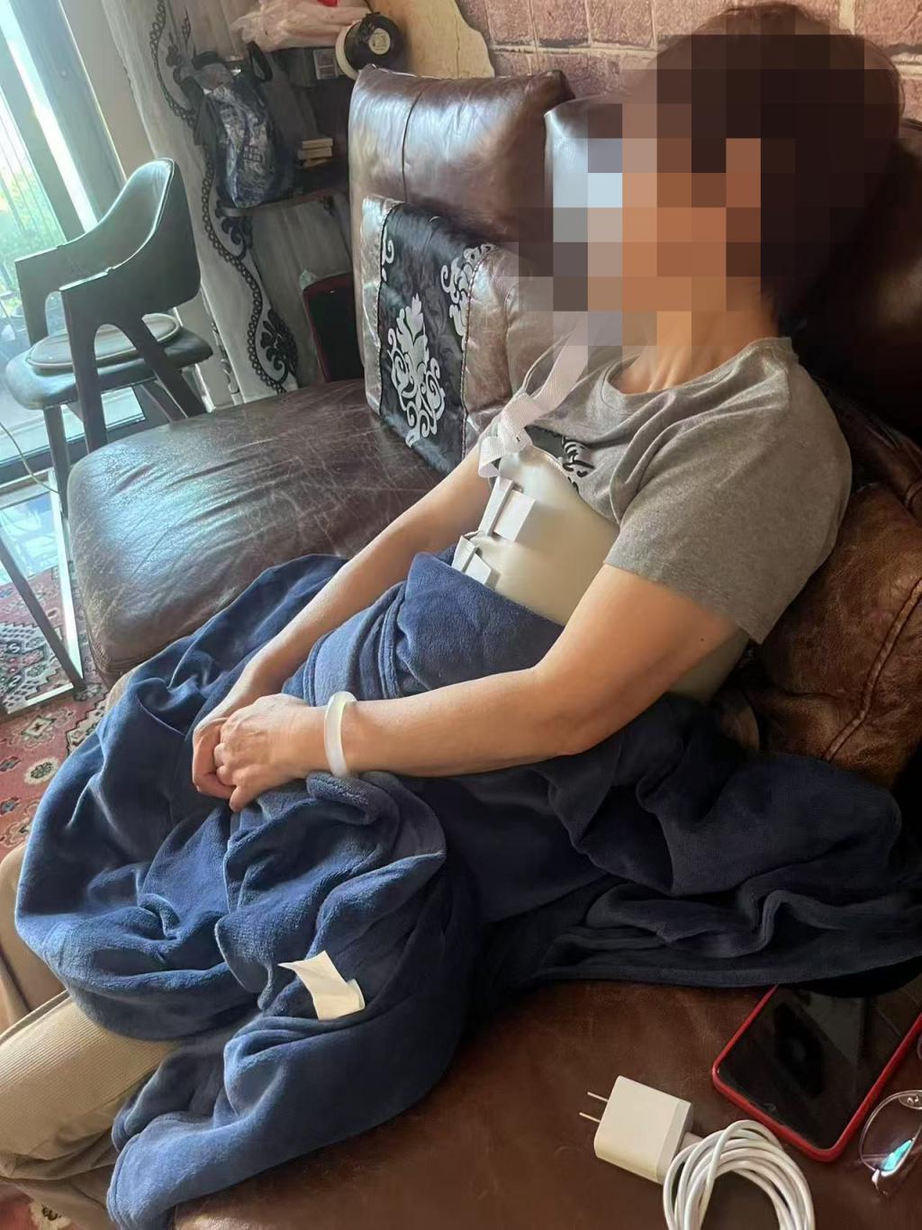 晨意帮忙丨女子在商场被骑平衡车男童撞伤索赔遇阻，男孩家属：表示歉意	，但商场担主责  第3张