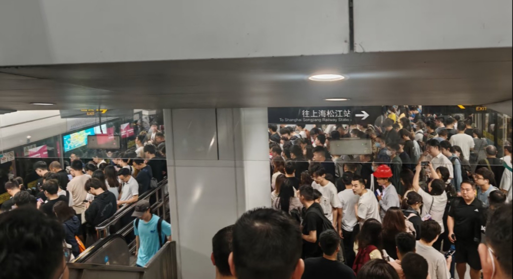 上海地铁：9号线因雨天打滑，佘山往九亭方向部分列车限速运行  第1张