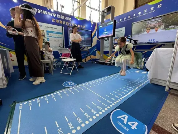 区域、学校、课堂联动	，上海浦东让AI素养培育贯穿基础教育全学段  第3张