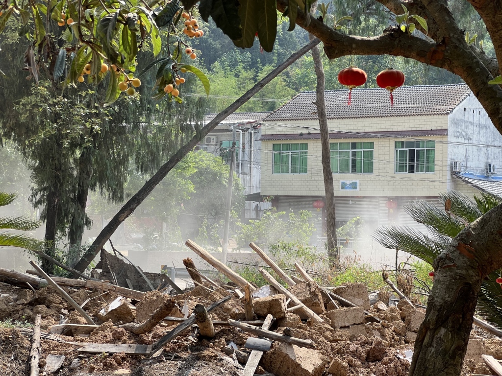 绵阳一村民在外务工家中老宅被拆	，镇政府回应：系施工方误拆  第3张