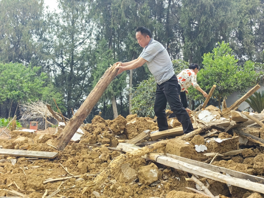 绵阳一村民在外务工家中老宅被拆，镇政府回应：系施工方误拆  第4张