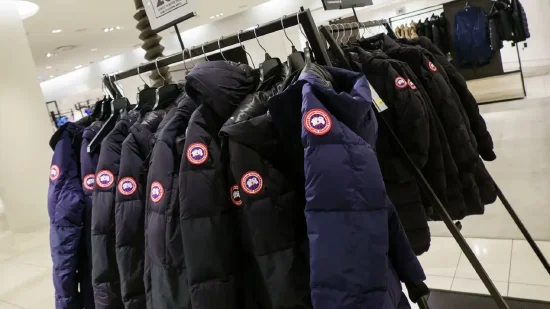 加拿大鹅股价飙升27% 业绩超预期但撤回全年指引 第1张 加拿大鹅股价飙升27% 业绩超预期但撤回全年指引 第1张