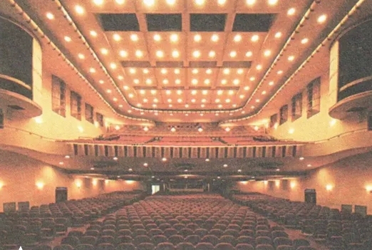 魔都眼|84岁美琪大戏院焕新回归:《SIX》开启中国首演 第15张 魔都眼|84岁美琪大戏院焕新回归:《SIX》开启中国首演 第15张