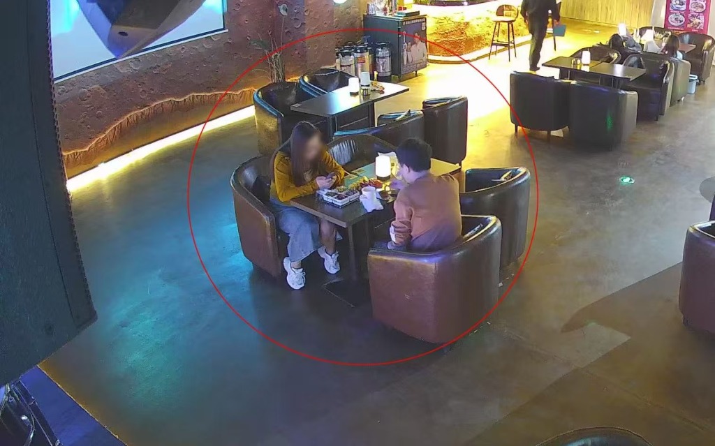 酒吧网恋奔现实际是“酒托”	，8人5天内骗30人超10万元被抓  第1张
