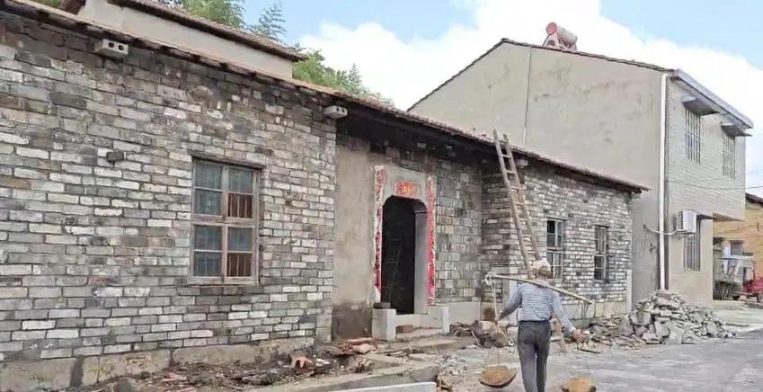 知名歌手任贤齐武汉祖宅翻修引关注	，街道办回应：他捐款修路，村民自发筹款修缮表感激  第1张