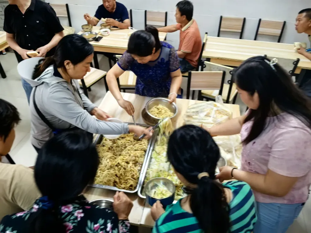 马上评丨“农机手免费吃住”	，暖心服务助夏收  第2张
