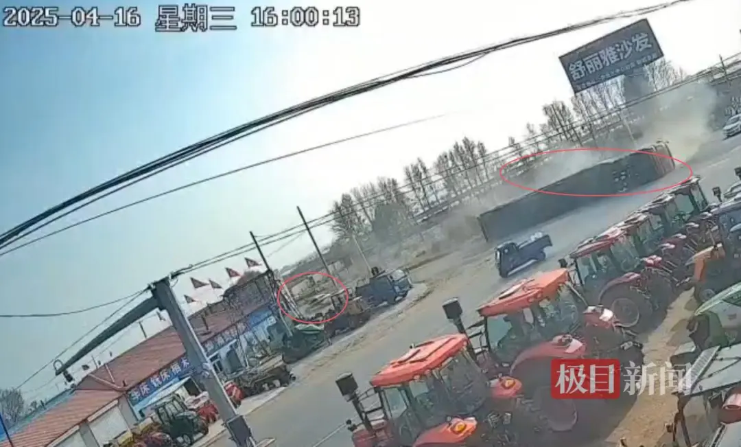 沈阳康平一半挂车为躲避追查侧翻，执法车辆被指驶离未施救  第4张
